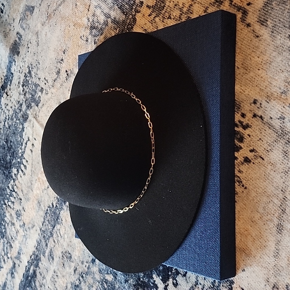 Adjustable hat